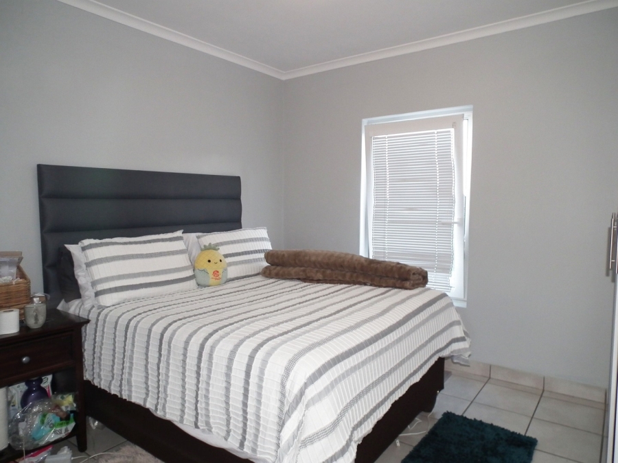 2 Bedroom Property for Sale in Amstelhof Western Cape
